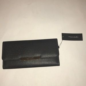 Tahari wallet and organizer NWT