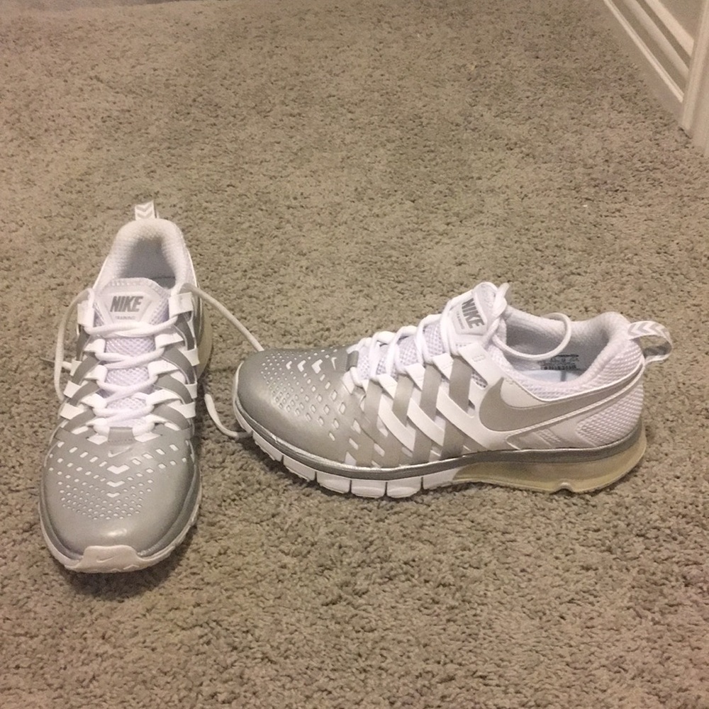 Men’s Size 9.5 Nike Training Shoes