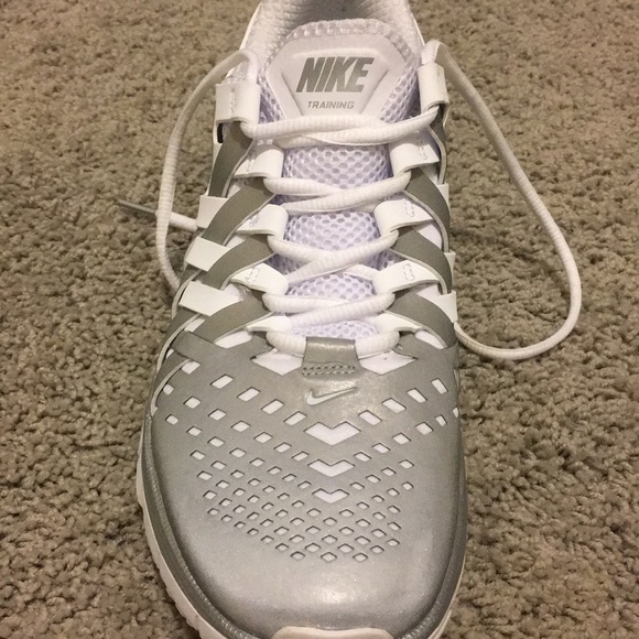 Men’s Size 9.5 Nike Training Shoes - Picture 3 of 3