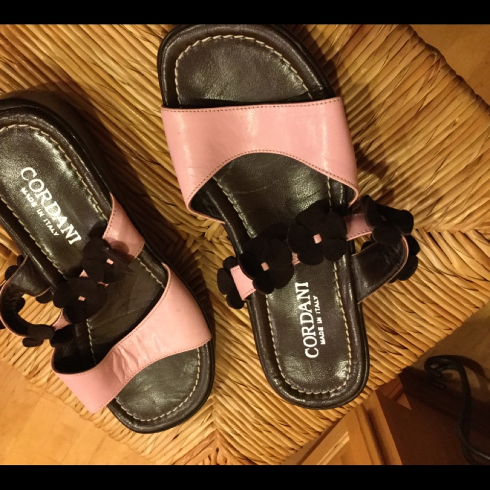 Adorable Cordani sandals
