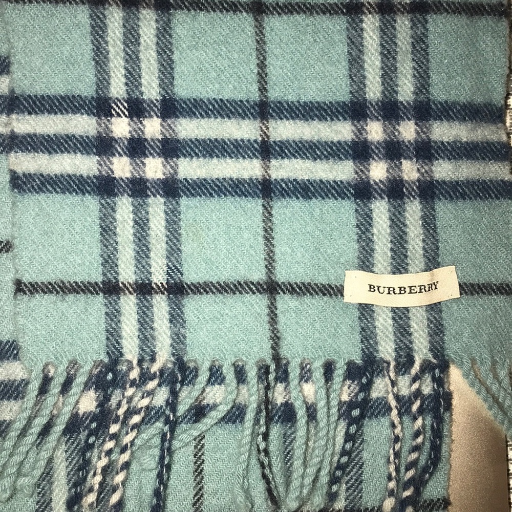 Burberry scarf never worn
