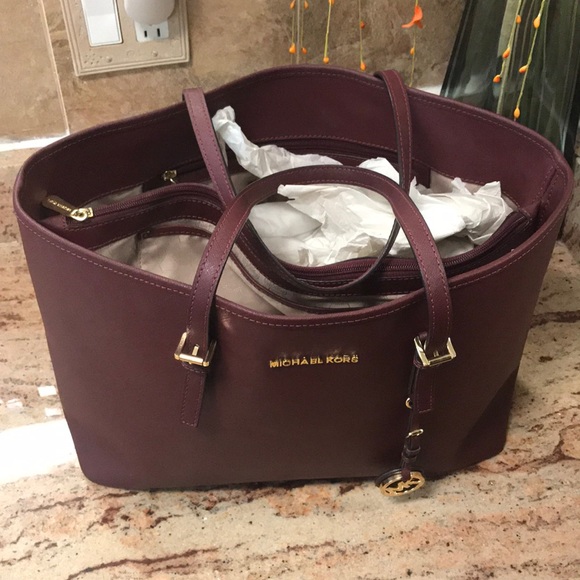 Michael Kors Medium Tote Bag with matching Wallet - Picture 2 of 8