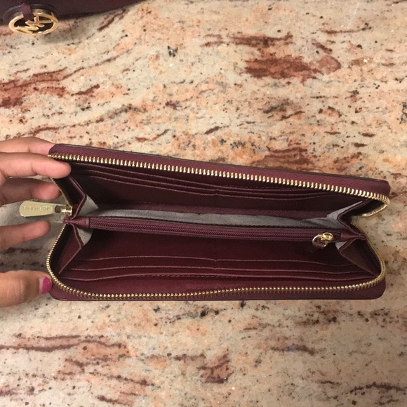 Michael Kors Medium Tote Bag with matching Wallet - Picture 7 of 8