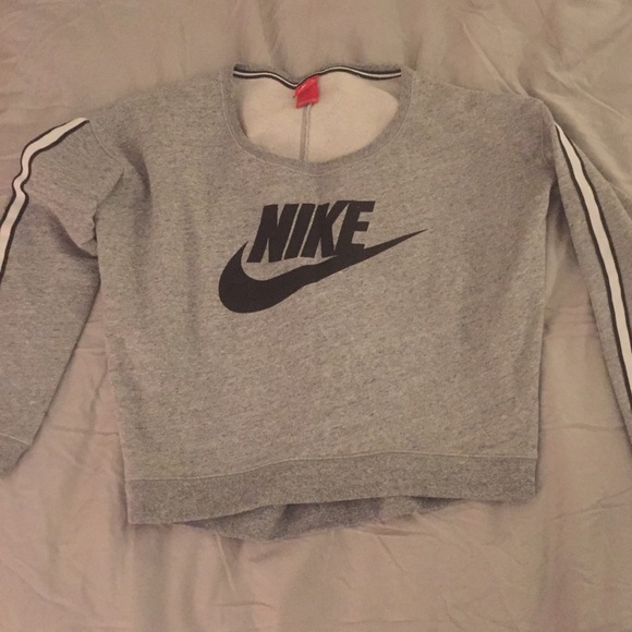 Nike Tops - Nike crewneck
