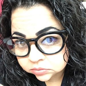 Meet your Posher, Miriam