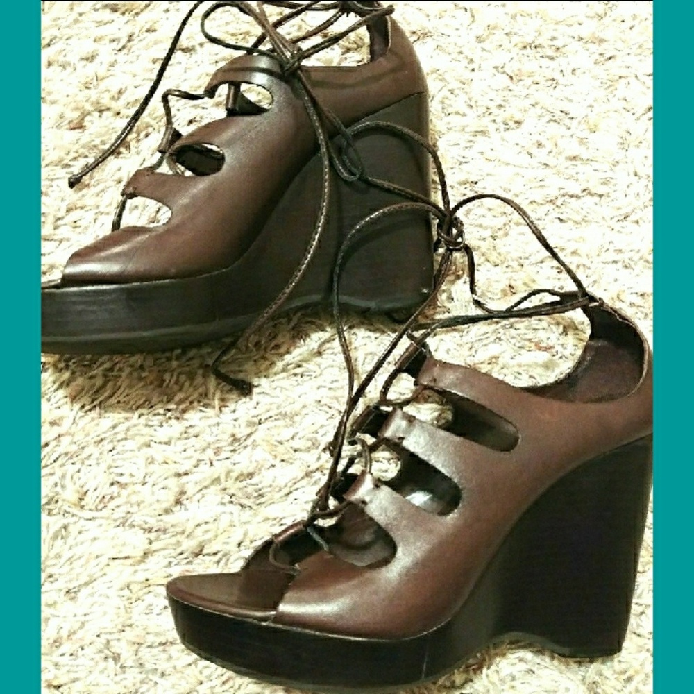 BCBG Platform Brown Lace Up Sandal 7m