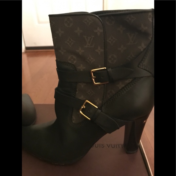 Authenic Louis Vuitton boots - Picture 2 of 8