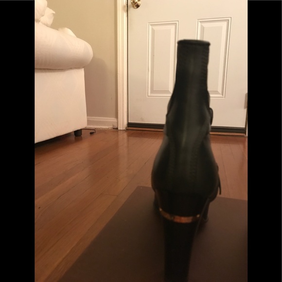 Authenic Louis Vuitton boots - Picture 4 of 8