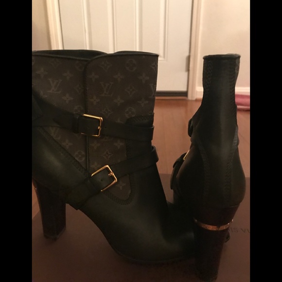 Authenic Louis Vuitton boots - Picture 5 of 8