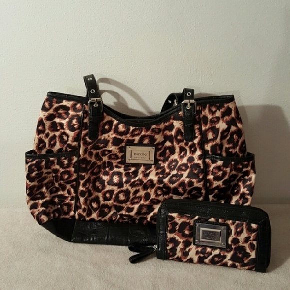 Nicole Miller Shoulder Bag - Picture 7 of 7