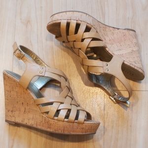 Guess 4" nude, wedge heels