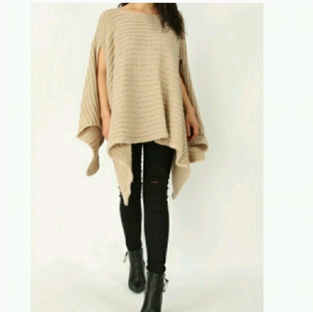 NWT! SOFT CHUNKY KNIT OVER SIZED PONCHO!