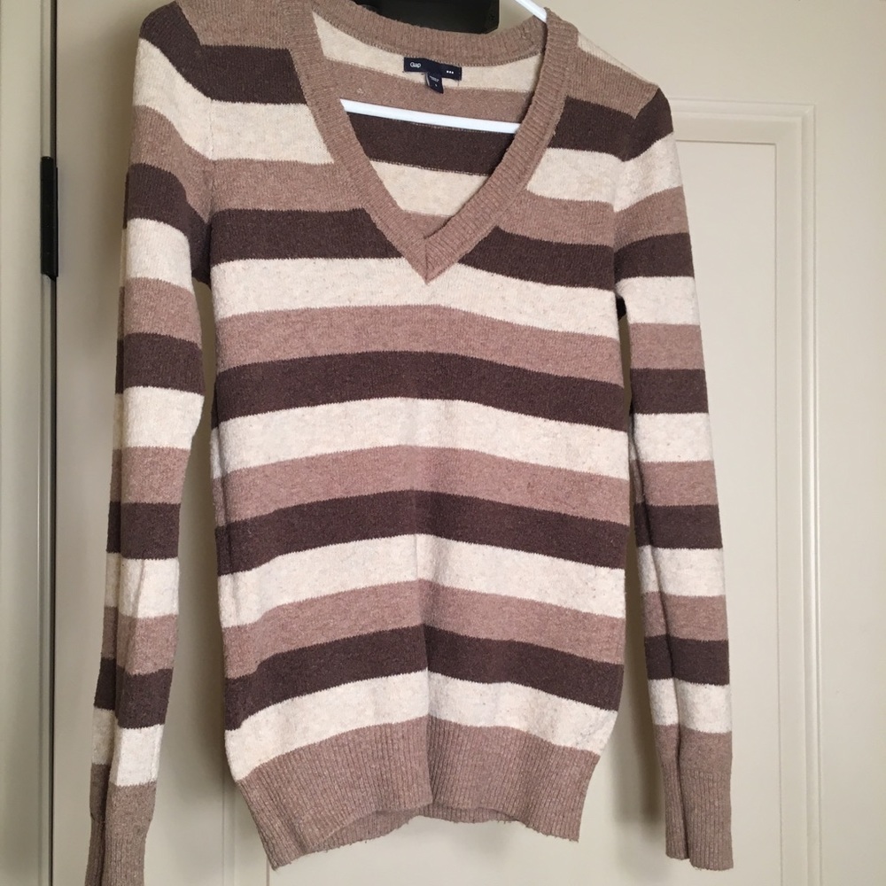 Gap cozy v-neck boyfriend sweater