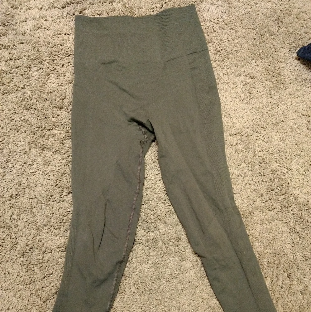 Lululemon Zone in crops