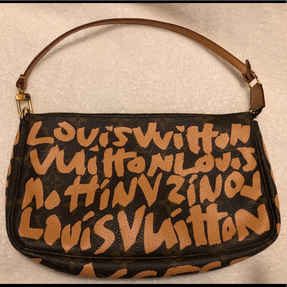 Louis Vuitton graffiti pochette