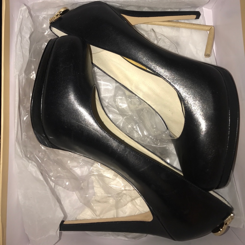 Black platform Michael Kors pumps
