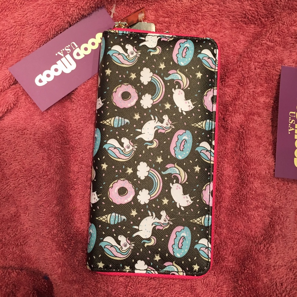 NWT🦄 unicorns rainbow 🌈 donuts 🍩 clutch wallet