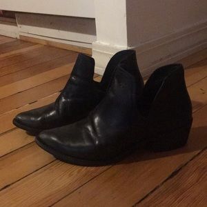 Steve Madden booties- like new!