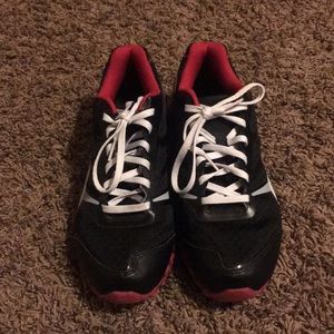 Women’s size 9 Reebok Zignano sneakers