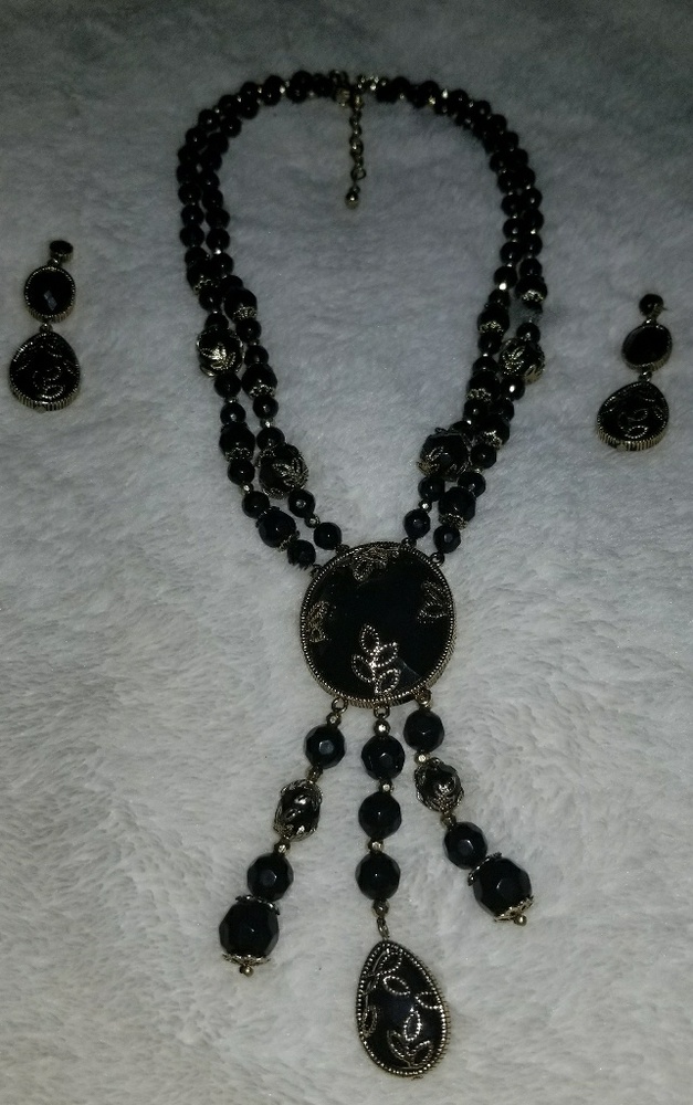 Black and Gold accented Necklace set
