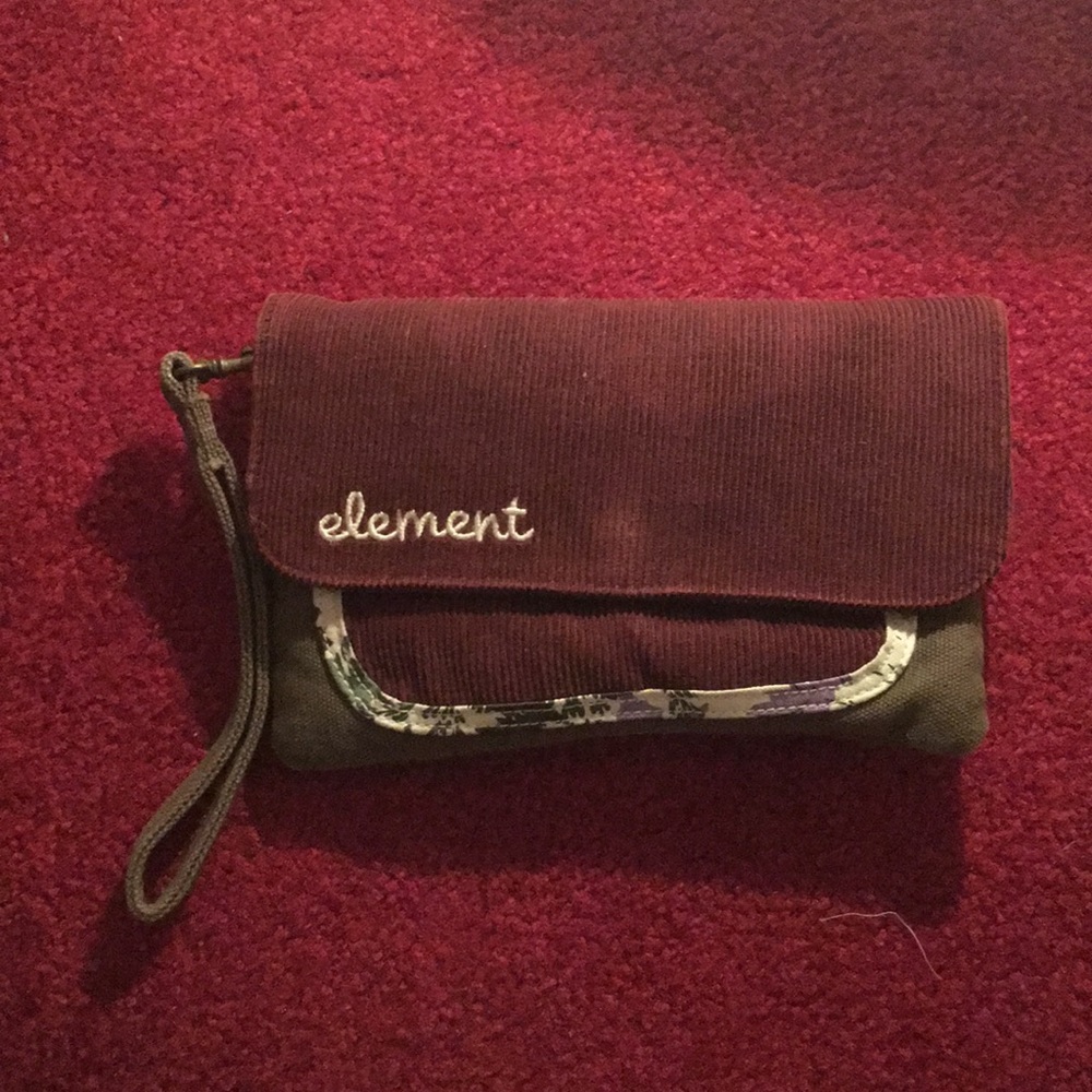 Element wristlet
