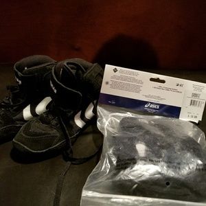 Boys wrestling shoes and head gear new