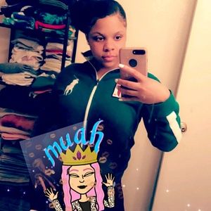 Meet your Posher, Ava