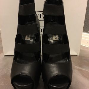 Steve Madden Banksy Black