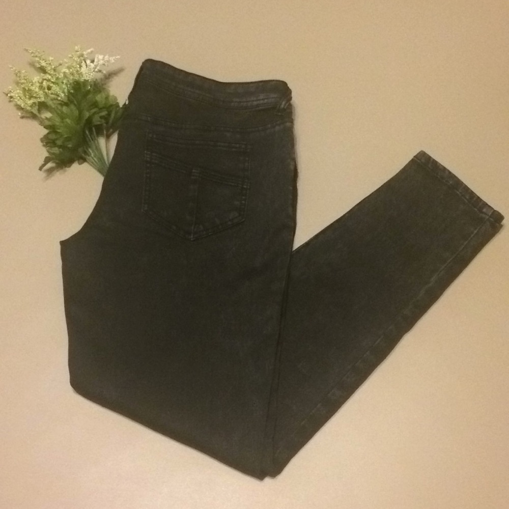 SOLD. EUC. Mossimo ankle pant