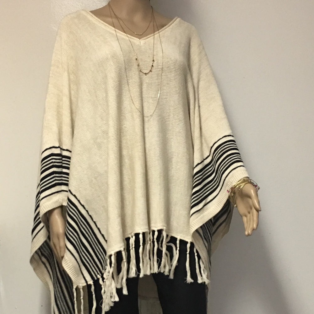 LA’t by L’agence  cream and black poncho Sz Xs/S