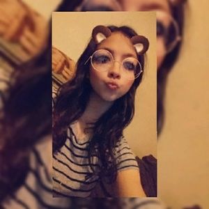 Meet your Posher, Desiree