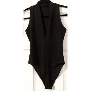 Low V cut bodysuit😎