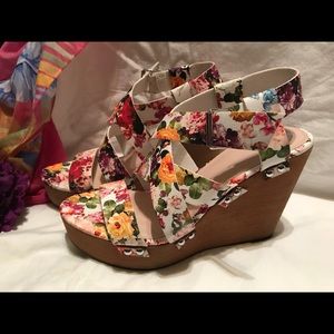Floral wedge sandals