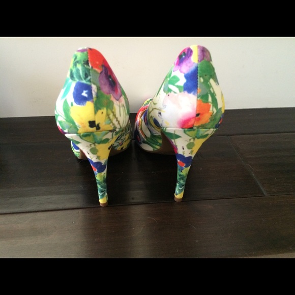 Guess pointy closed toe floral pattern pumps - Picture 4 of 8