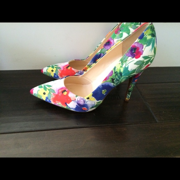 Guess pointy closed toe floral pattern pumps - Picture 5 of 8