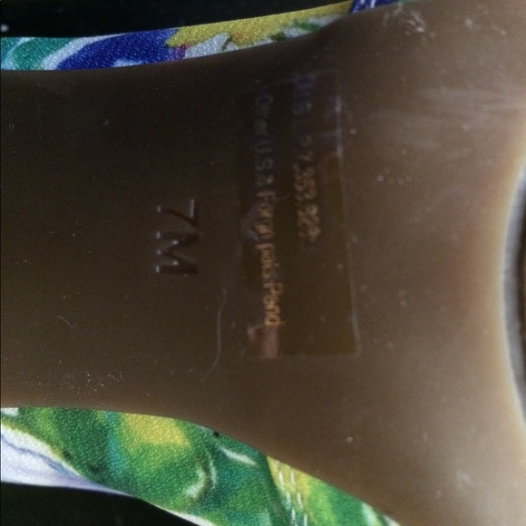 Guess pointy closed toe floral pattern pumps - Picture 8 of 8