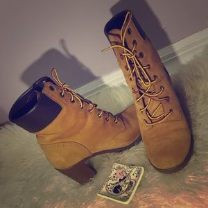 Timberland heel boot! Like new