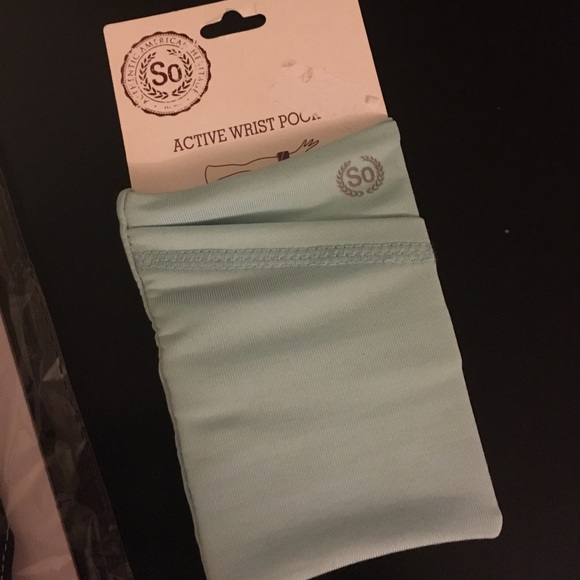 🚫Donated🚫 Workout Phone Bands Bundle - Picture 2 of 5