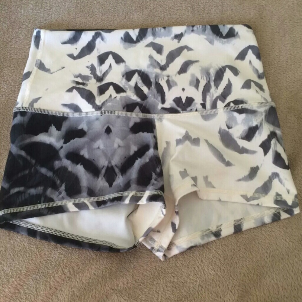 *SOLD 1/7/18*Sz 8 Lululemon High Waist Yoga Shorts