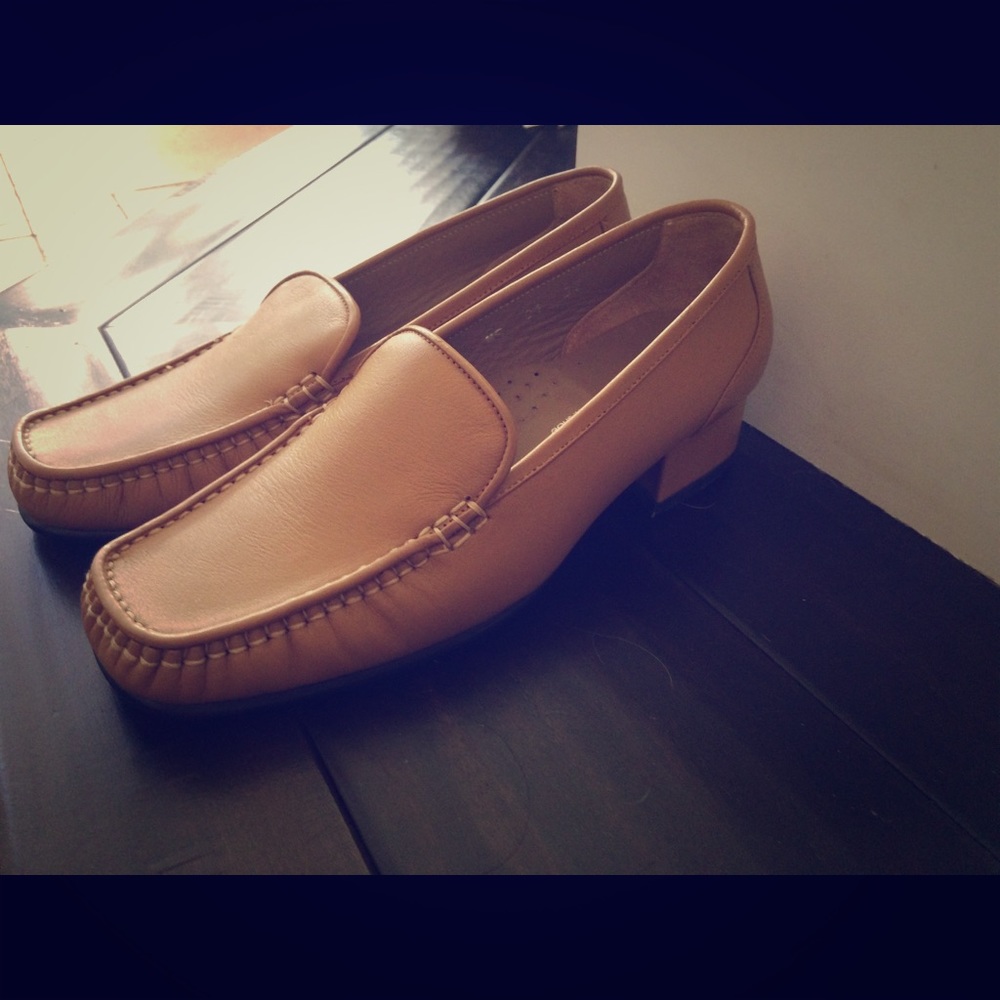 Buccheri handmade tan loafers