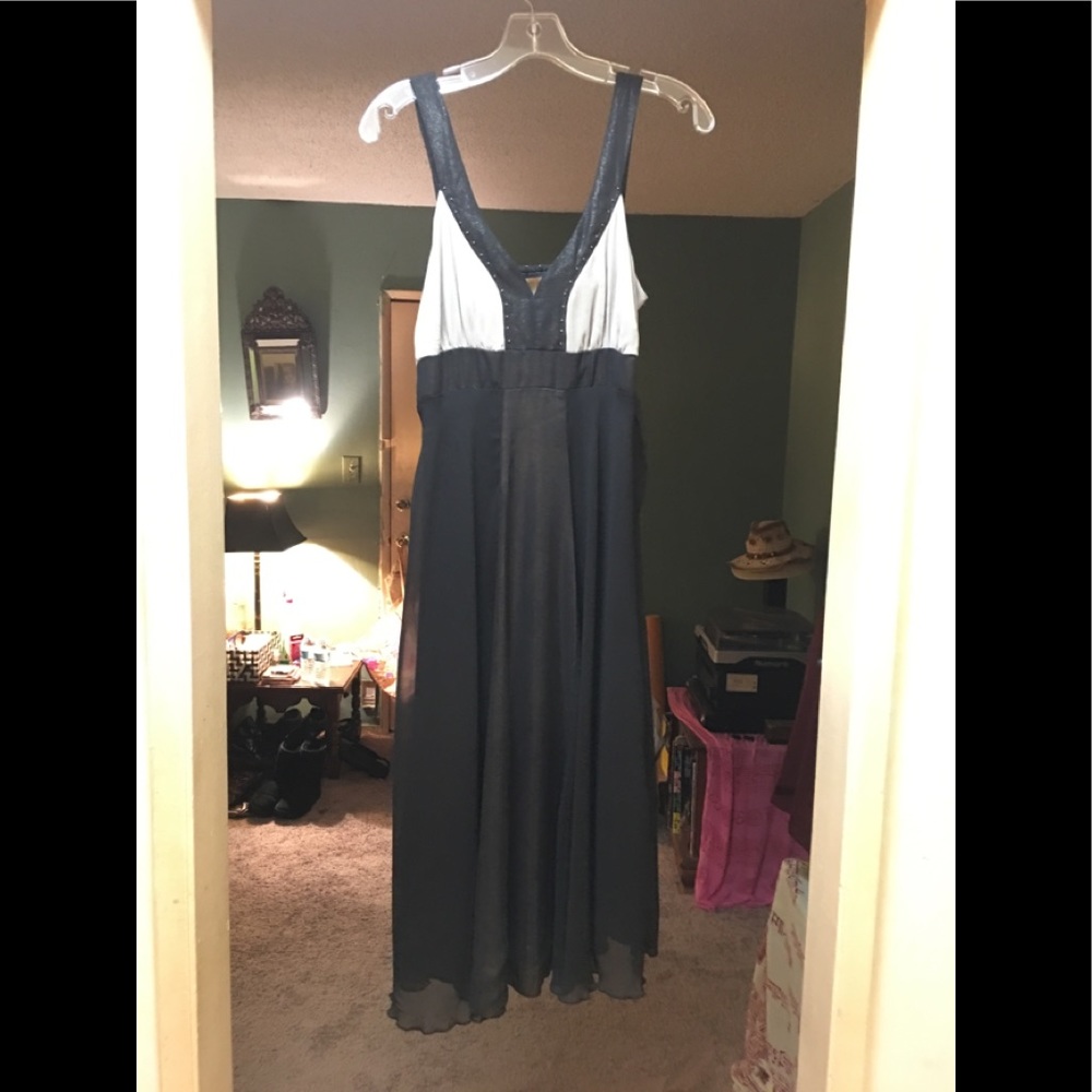 THIS IS THE BEST PARTY DRESS!