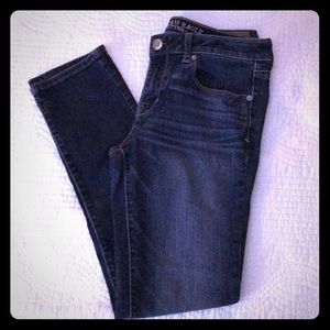 🦅AMERICAN EAGLE OUTFITTERS SKINNY JEANS SIZE 10🦅