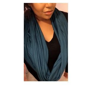 FLASH SALE ***Teal blue Infinity scarf!🧣