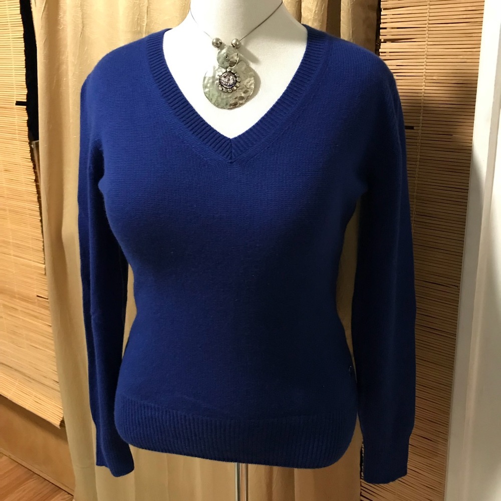NWT Loro Piana 100% baby cashmere v neck sweater