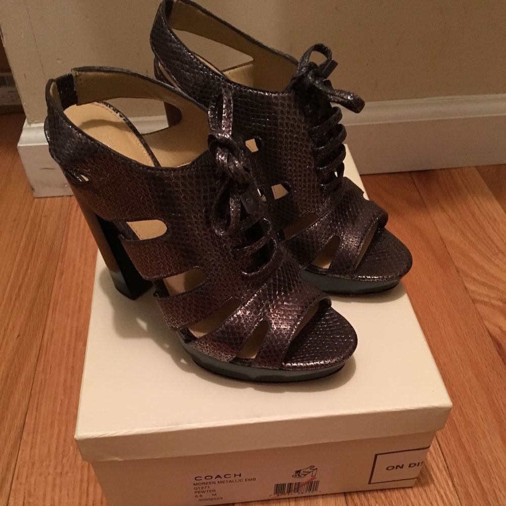 Like new coach shoes