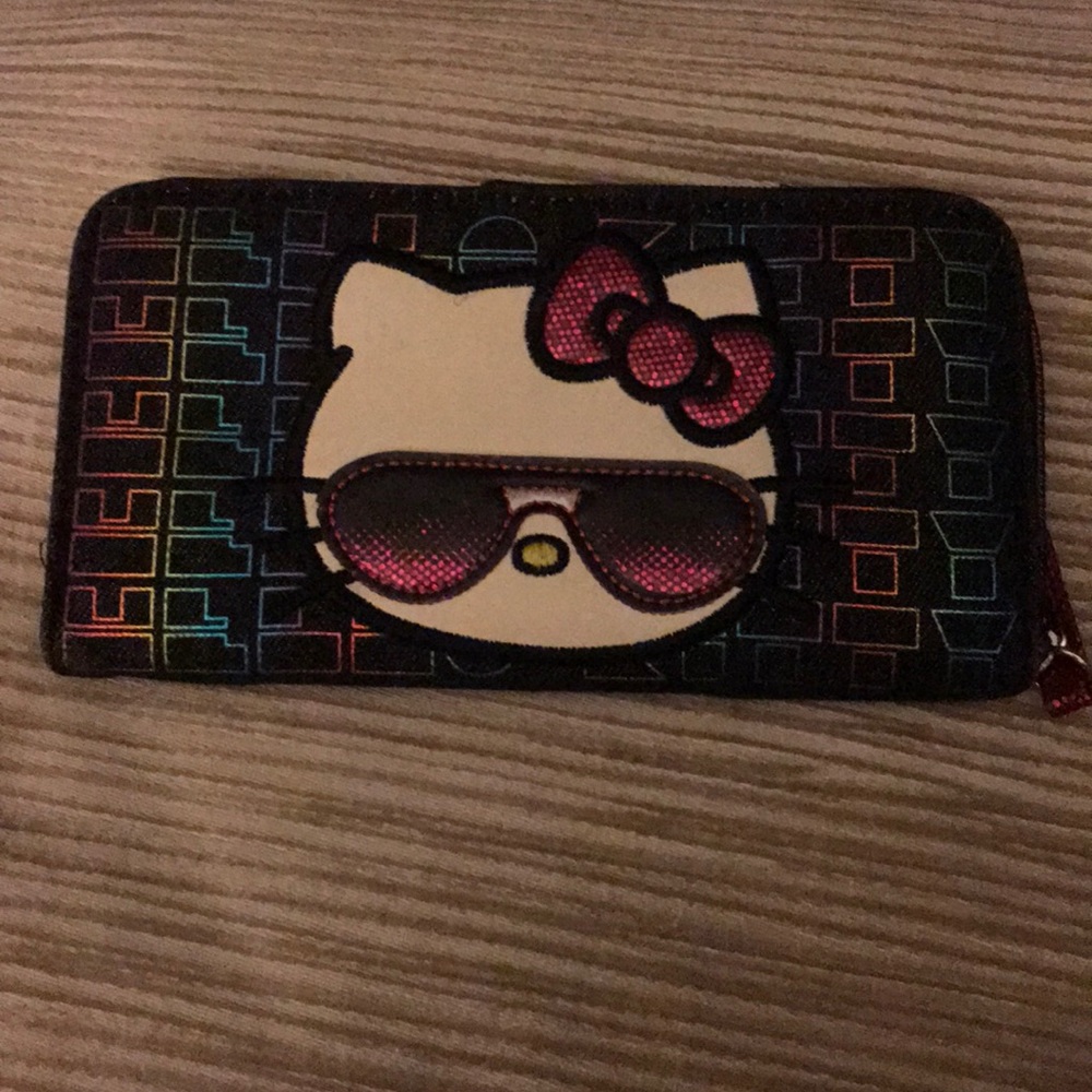 LOUNGE FLY - LIKE NEW - HELLO KITTY WALLET
