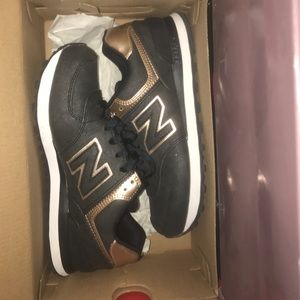 NEW BALANCE SNEAKERS