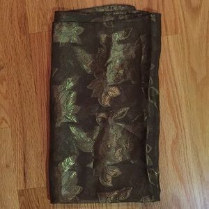 Green Scarf with textured design 30” x 28”