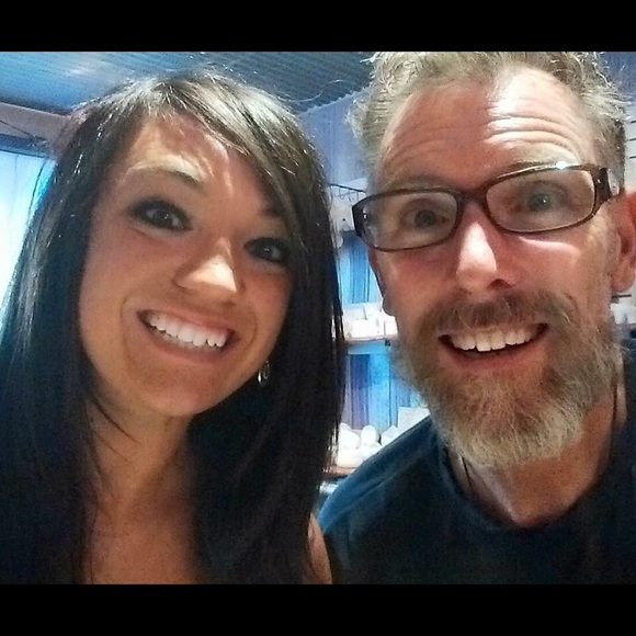 Meet your Posher, Jennifer - Picture 2 of 2