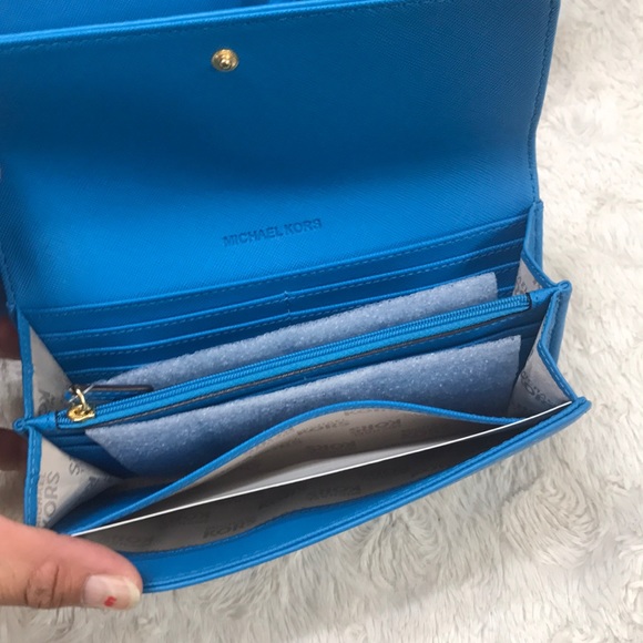 Authentic MK set - Picture 2 of 6